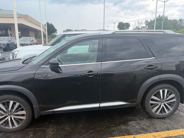 2022 Nissan Pathfinder Platinum